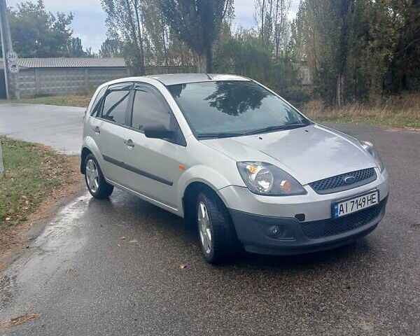 Сірий Форд Фієста, об'ємом двигуна 1.39 л та пробігом 240 тис. км за 4100 $, фото 11 на Automoto.ua