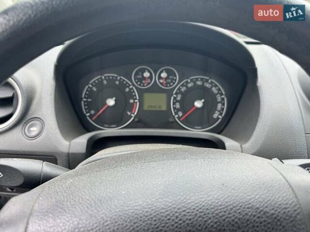 Серый Форд Фиеста, объемом двигателя 1.4 л и пробегом 295 тыс. км за 3500 $, фото 3 на Automoto.ua