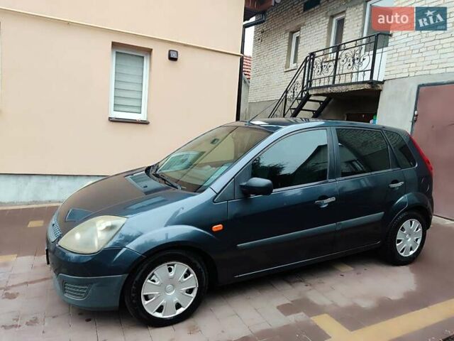 Серый Форд Фиеста, объемом двигателя 1.39 л и пробегом 203 тыс. км за 2999 $, фото 12 на Automoto.ua