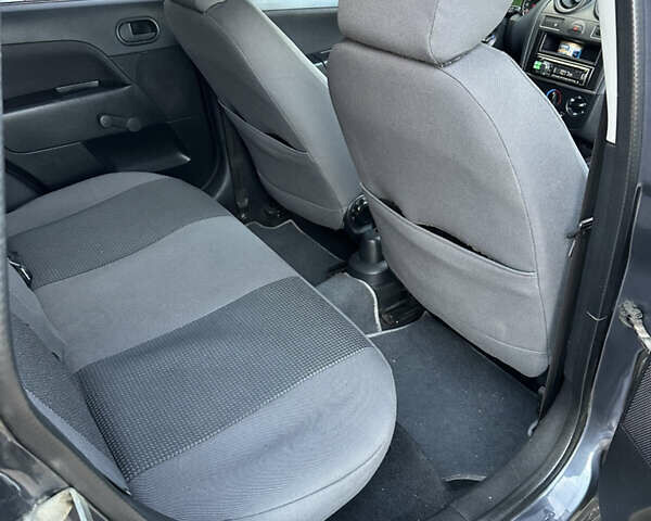 Сірий Форд Фієста, об'ємом двигуна 1.24 л та пробігом 234 тис. км за 4200 $, фото 15 на Automoto.ua