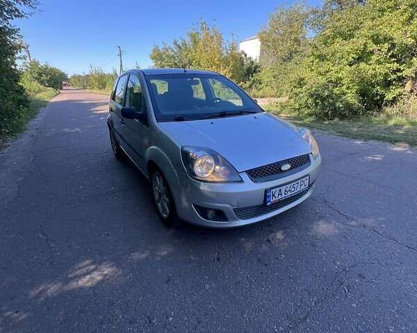 Сірий Форд Фієста, об'ємом двигуна 1.4 л та пробігом 167 тис. км за 3999 $, фото 2 на Automoto.ua