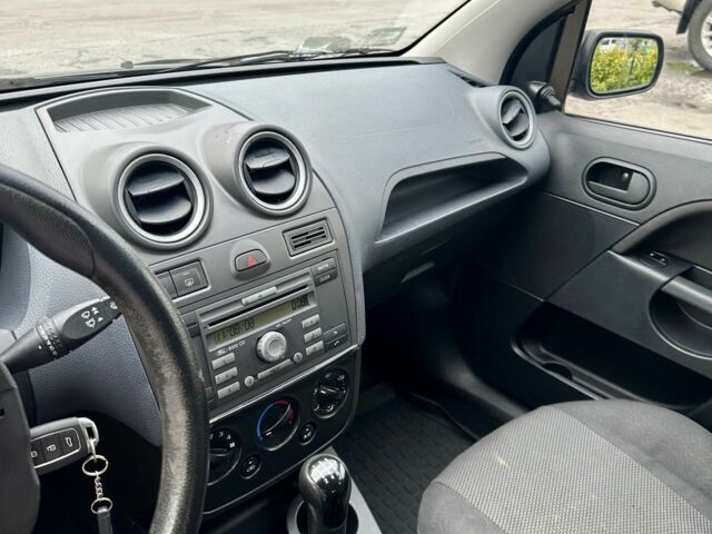 Сірий Форд Фієста, об'ємом двигуна 1.2 л та пробігом 172 тис. км за 3800 $, фото 1 на Automoto.ua