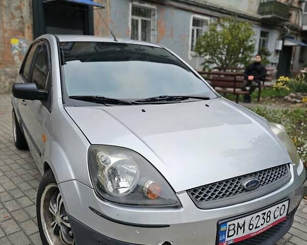 Сірий Форд Фієста, об'ємом двигуна 1.39 л та пробігом 130 тис. км за 5200 $, фото 2 на Automoto.ua