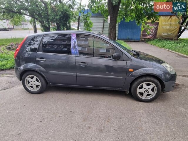 Сірий Форд Фієста, об'ємом двигуна 1.4 л та пробігом 188 тис. км за 2700 $, фото 2 на Automoto.ua