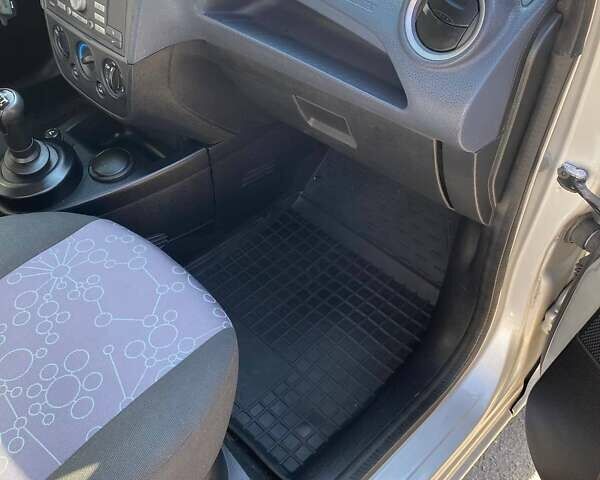 Серый Форд Фиеста, объемом двигателя 1.39 л и пробегом 145 тыс. км за 4100 $, фото 15 на Automoto.ua