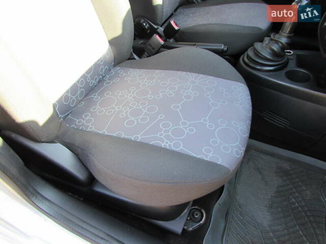 Серый Форд Фиеста, объемом двигателя 1.39 л и пробегом 223 тыс. км за 4200 $, фото 19 на Automoto.ua