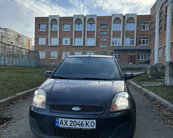 Серый Форд Фиеста, объемом двигателя 1.24 л и пробегом 234 тыс. км за 4200 $, фото 2 на Automoto.ua