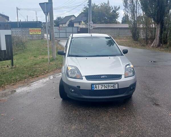 Сірий Форд Фієста, об'ємом двигуна 1.39 л та пробігом 240 тис. км за 4100 $, фото 7 на Automoto.ua