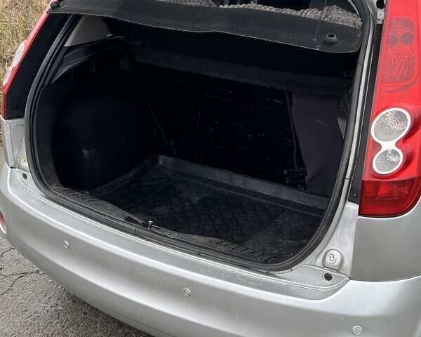 Серый Форд Фиеста, объемом двигателя 1.39 л и пробегом 158 тыс. км за 3900 $, фото 27 на Automoto.ua