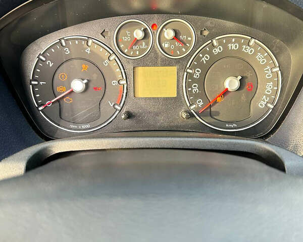 Сірий Форд Фієста, об'ємом двигуна 1.24 л та пробігом 209 тис. км за 4400 $, фото 16 на Automoto.ua