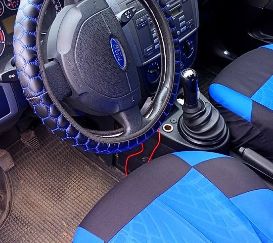 Серый Форд Фиеста, объемом двигателя 1.4 л и пробегом 214 тыс. км за 4200 $, фото 3 на Automoto.ua