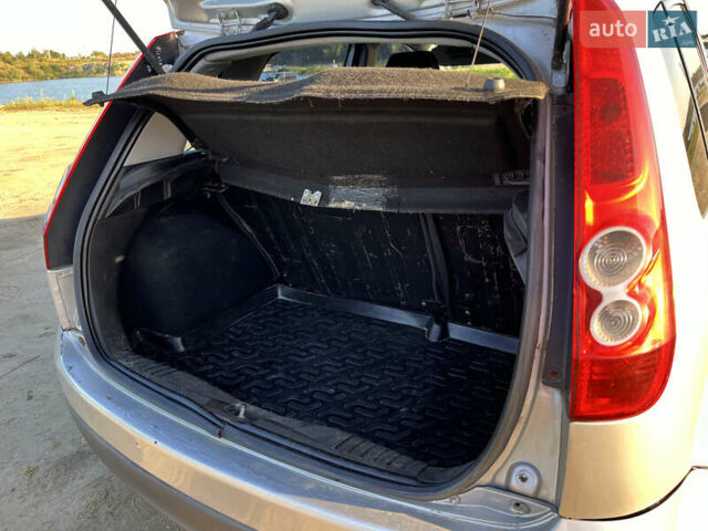 Серый Форд Фиеста, объемом двигателя 1.24 л и пробегом 174 тыс. км за 4200 $, фото 6 на Automoto.ua
