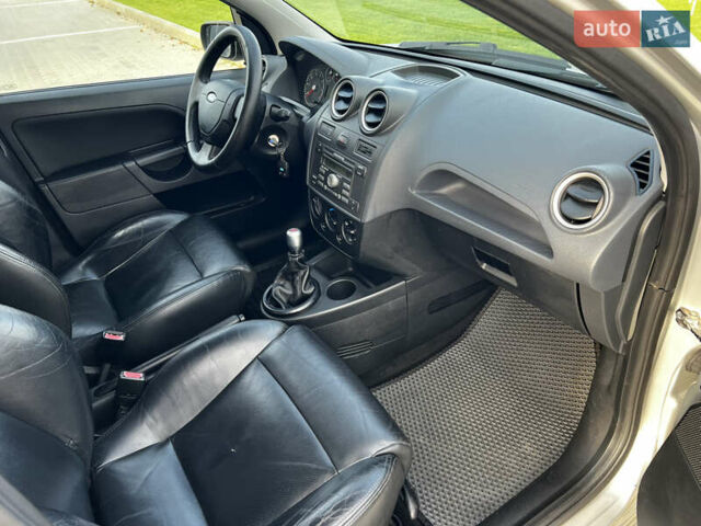 Сірий Форд Фієста, об'ємом двигуна 1.4 л та пробігом 202 тис. км за 4700 $, фото 29 на Automoto.ua