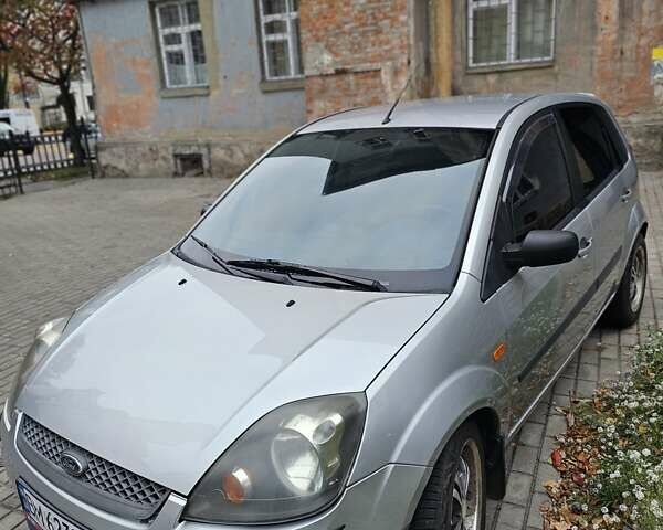 Сірий Форд Фієста, об'ємом двигуна 1.39 л та пробігом 130 тис. км за 5200 $, фото 1 на Automoto.ua