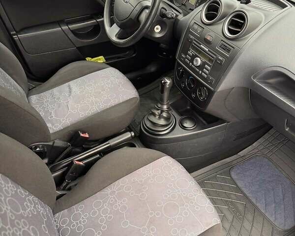 Сірий Форд Фієста, об'ємом двигуна 0 л та пробігом 136 тис. км за 4200 $, фото 12 на Automoto.ua