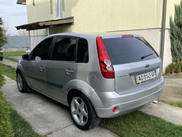 Сірий Форд Фієста, об'ємом двигуна 1.4 л та пробігом 300 тис. км за 2999 $, фото 5 на Automoto.ua