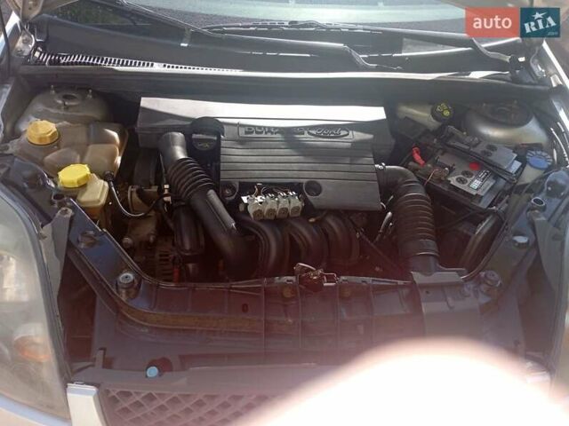 Серый Форд Фиеста, объемом двигателя 1.4 л и пробегом 198 тыс. км за 3500 $, фото 1 на Automoto.ua