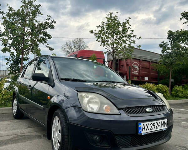Сірий Форд Фієста, об'ємом двигуна 1.2 л та пробігом 175 тис. км за 4400 $, фото 7 на Automoto.ua