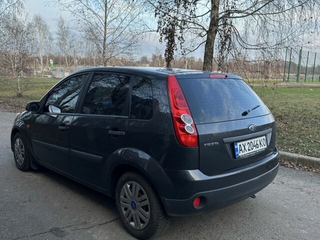 Серый Форд Фиеста, объемом двигателя 1.2 л и пробегом 234 тыс. км за 4200 $, фото 4 на Automoto.ua