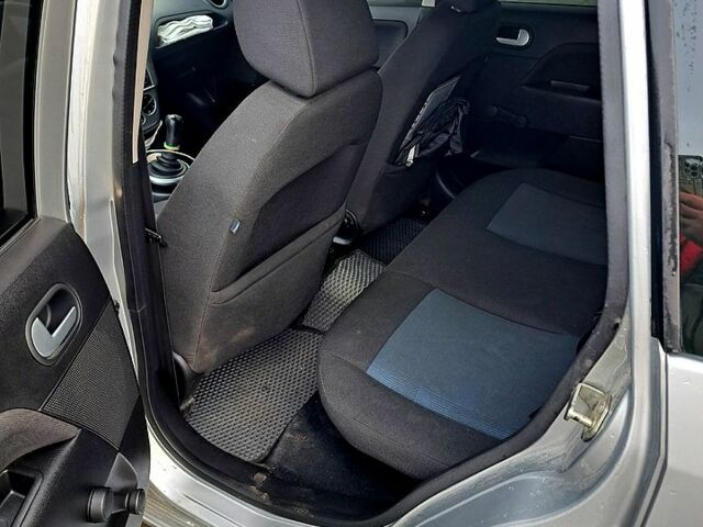 Серый Форд Фиеста, объемом двигателя 1.4 л и пробегом 183 тыс. км за 3950 $, фото 5 на Automoto.ua