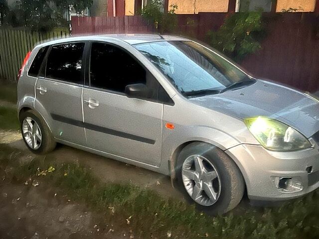 Сірий Форд Фієста, об'ємом двигуна 1.4 л та пробігом 210 тис. км за 3600 $, фото 5 на Automoto.ua