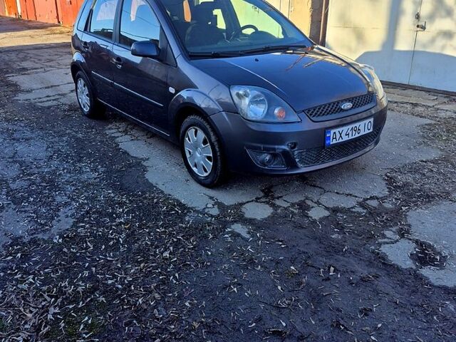 Серый Форд Фиеста, объемом двигателя 1.4 л и пробегом 260 тыс. км за 3850 $, фото 2 на Automoto.ua