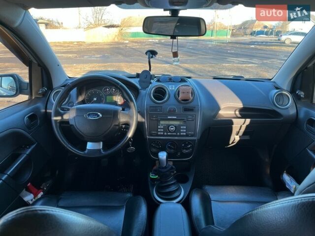 Сірий Форд Фієста, об'ємом двигуна 1.4 л та пробігом 174 тис. км за 6100 $, фото 8 на Automoto.ua
