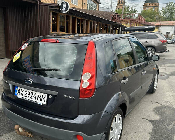 Сірий Форд Фієста, об'ємом двигуна 1.2 л та пробігом 175 тис. км за 4400 $, фото 4 на Automoto.ua