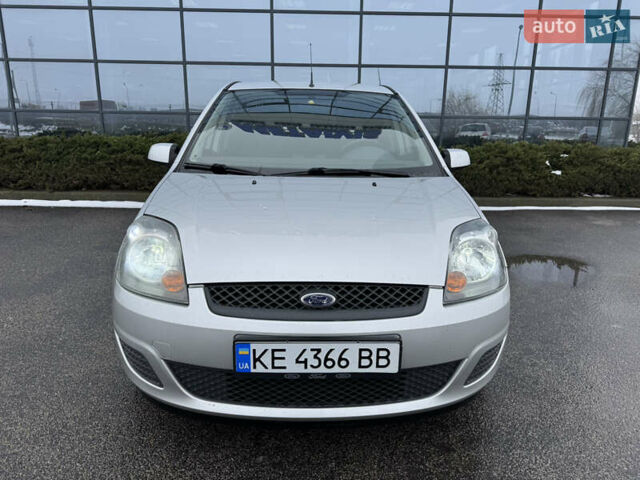 Серый Форд Фиеста, объемом двигателя 1.39 л и пробегом 184 тыс. км за 4699 $, фото 2 на Automoto.ua
