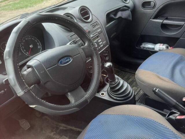 Сірий Форд Фієста, об'ємом двигуна 0 л та пробігом 160 тис. км за 2650 $, фото 5 на Automoto.ua