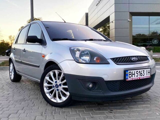 Серый Форд Фиеста, объемом двигателя 1.4 л и пробегом 95 тыс. км за 4300 $, фото 2 на Automoto.ua