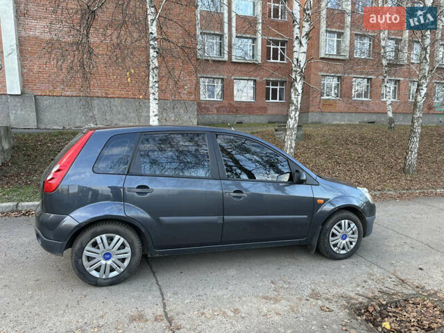 Серый Форд Фиеста, объемом двигателя 1.24 л и пробегом 234 тыс. км за 4200 $, фото 7 на Automoto.ua