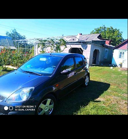 Серый Форд Фиеста, объемом двигателя 1.4 л и пробегом 214 тыс. км за 4200 $, фото 4 на Automoto.ua