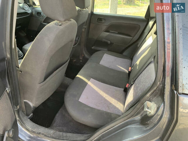 Сірий Форд Фієста, об'ємом двигуна 1.4 л та пробігом 161 тис. км за 2750 $, фото 9 на Automoto.ua