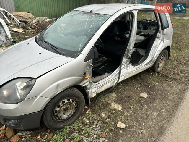Сірий Форд Фієста, об'ємом двигуна 1.39 л та пробігом 88 тис. км за 1000 $, фото 1 на Automoto.ua