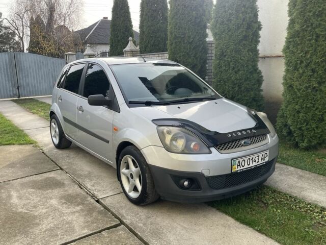 Сірий Форд Фієста, об'ємом двигуна 1.4 л та пробігом 300 тис. км за 2999 $, фото 2 на Automoto.ua