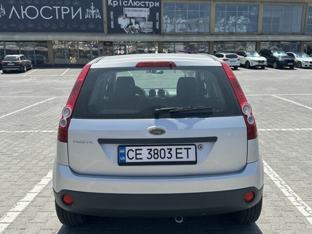Серый Форд Фиеста, объемом двигателя 1.4 л и пробегом 156 тыс. км за 5200 $, фото 3 на Automoto.ua