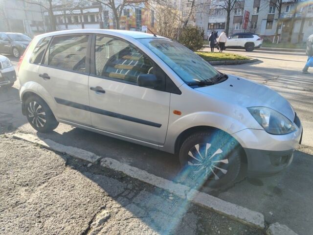 Сірий Форд Фієста, об'ємом двигуна 0 л та пробігом 136 тис. км за 4200 $, фото 2 на Automoto.ua