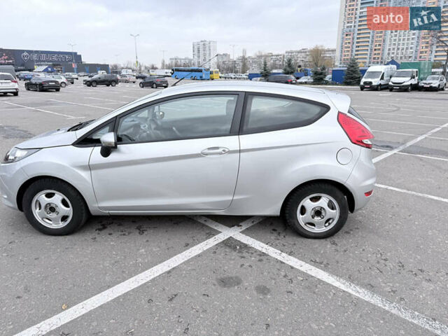 Серый Форд Фиеста, объемом двигателя 1.2 л и пробегом 180 тыс. км за 4500 $, фото 3 на Automoto.ua