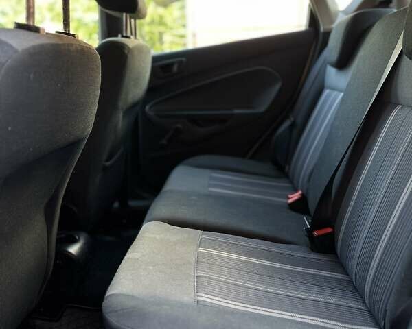 Серый Форд Фиеста, объемом двигателя 1.6 л и пробегом 370 тыс. км за 5500 $, фото 24 на Automoto.ua