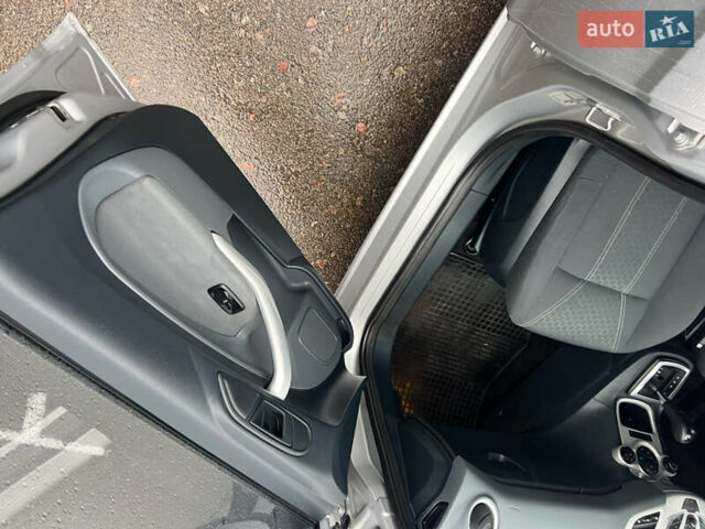 Серый Форд Фиеста, объемом двигателя 1.39 л и пробегом 170 тыс. км за 6850 $, фото 6 на Automoto.ua