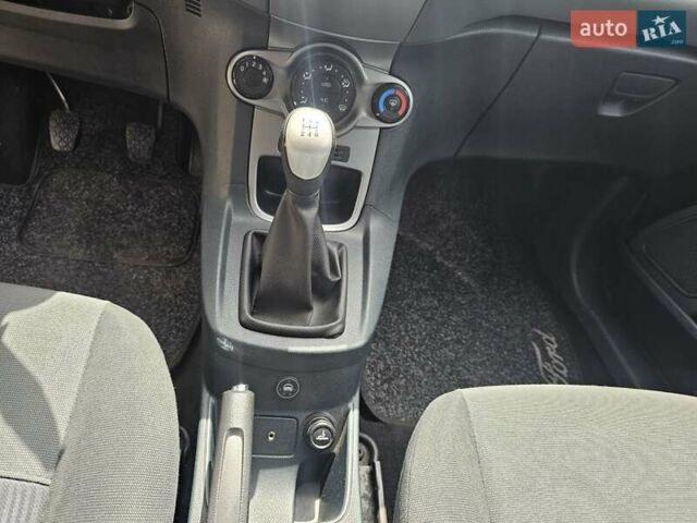 Сірий Форд Фієста, об'ємом двигуна 1.25 л та пробігом 69 тис. км за 5700 $, фото 11 на Automoto.ua