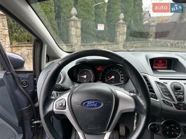 Серый Форд Фиеста, объемом двигателя 1.6 л и пробегом 239 тыс. км за 5250 $, фото 8 на Automoto.ua