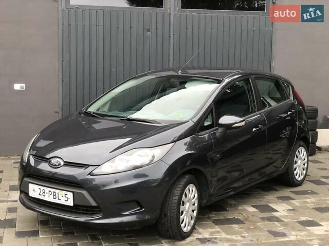 Сірий Форд Фієста, об'ємом двигуна 1.3 л та пробігом 183 тис. км за 5600 $, фото 19 на Automoto.ua