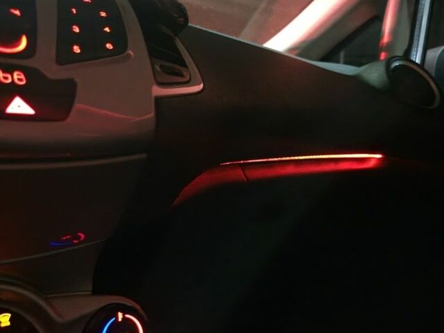 Серый Форд Фиеста, объемом двигателя 1.4 л и пробегом 172 тыс. км за 6500 $, фото 7 на Automoto.ua