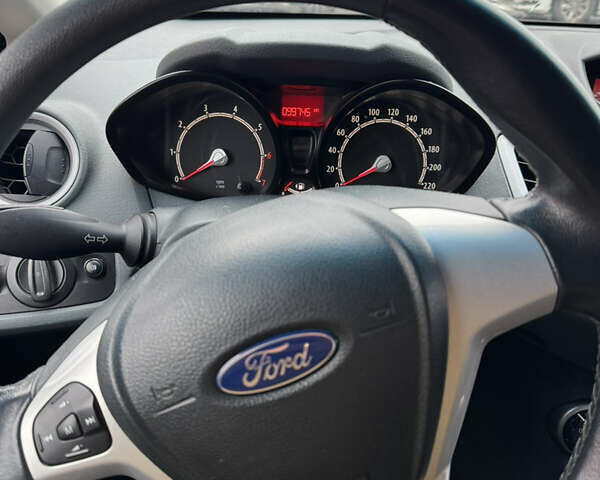 Серый Форд Фиеста, объемом двигателя 1.25 л и пробегом 99 тыс. км за 5200 $, фото 18 на Automoto.ua