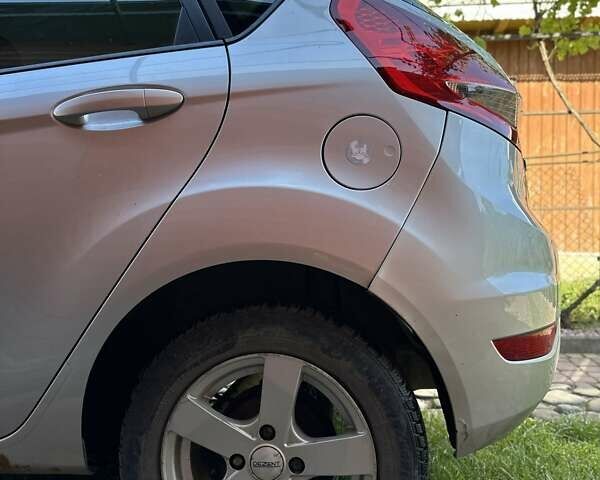 Серый Форд Фиеста, объемом двигателя 1.6 л и пробегом 370 тыс. км за 5500 $, фото 8 на Automoto.ua