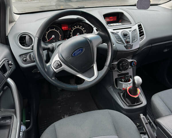 Серый Форд Фиеста, объемом двигателя 1.25 л и пробегом 99 тыс. км за 5200 $, фото 15 на Automoto.ua