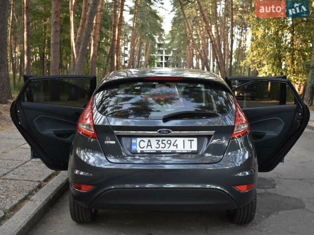 Серый Форд Фиеста, объемом двигателя 1.4 л и пробегом 184 тыс. км за 5900 $, фото 7 на Automoto.ua
