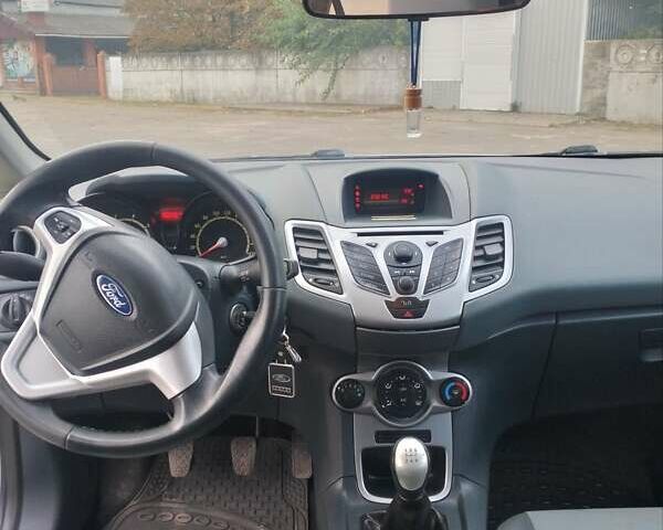 Сірий Форд Фієста, об'ємом двигуна 1.24 л та пробігом 183 тис. км за 5700 $, фото 6 на Automoto.ua